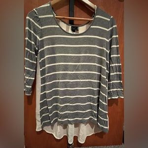 grey long sleeve shirt